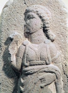 シリア出身のヒッタイトの伝統的な衣装を着た女性を描いたレリーフ。紀元前1300年〜1200年頃