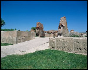 スフィンクスの門の眺め 作： Hittite Hittite