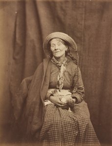 死んだ鳥を抱く女性、サリー郡精神病院、c.1855年（写真） 作： ヒュー・ウェルチ・ダイヤモンド