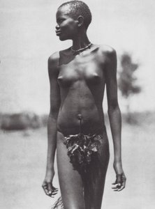 アフリカスーダン、ジュールの少女（モノクロ写真）