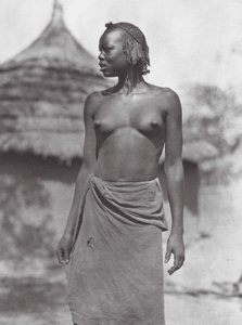 アフリカエリリの少女（モノクロ写真）