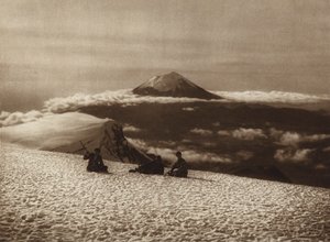 メキシコ：ポポカテペトルから望むイスタチオワトル（モノクロ写真） 作： ウーゴ・ブレーメ