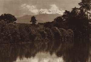 メキシコ：ミラフローレスから見たイスタチワトル（モノクロ写真） 作： Hugo Brehme