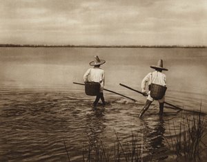 メキシコ：チャパラ湖の漁師たち（モノクロ写真）