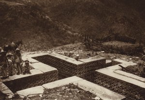 メキシコ：十字型の地下、ギアルー（モノクロ写真） 作： Hugo Brehme