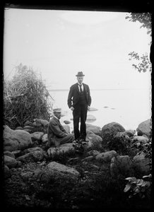 ミッドサマー・フェスティバルのヨハネス・アンデルシンとマグナス・エイドリアン・ガッド 作： Hugo Simberg