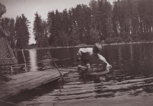 ニーメンラウタの遊覧船に浮かぶ子供たち 作： Hugo Simberg