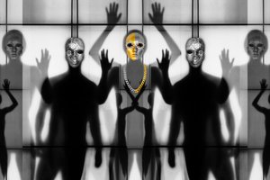 シュールな仮面を被った人物たち 作： 