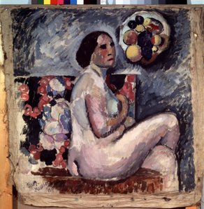 活動。 足を組んで座っている裸の女性の肖像画。 彼女の後ろには果物の絵が飾られ、壁には果物で飾られた帽子が掛けられています。 Ilya Ivanovich Mashkov (Ilia Mashkov, Matchkov) (1881-1944) による絵画 作： Ilya Ivanovich Mashkov