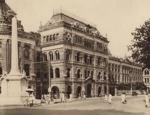 ベンガル州事務局、作家ビル群、前景にホルウェル記念碑（モノクロ写真） 作： インドの写真家