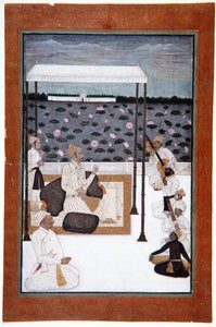 貴族は湖のそばのテラスで天蓋の下で音楽を聴きます。1680年頃（紙に不透明なトイレと金） 作： Indian School