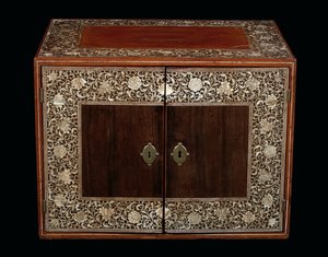 ムガル帝国のキャビネット、グジャラートまたはシンド、西インド（象牙の象眼細工の木材） 作： Indian School