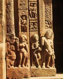 ヴィシュヌ神殿の入り口からの救済、西暦500年頃 作： Indian School
