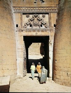スラジポール（Sun Gate）の眺め 作： Indian School