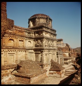 サイトIII、320-530の主要寺院の奉納仏舎利塔 作： Indian School