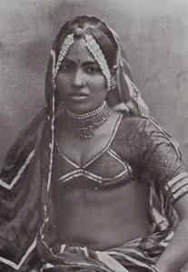ボンベイ／ムンバイ：マルワール人の女性（モノクロ写真） 作： Indian photographer