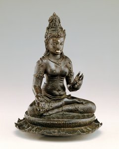 タラの座り方（銅、金、銀 作： Indonesian School