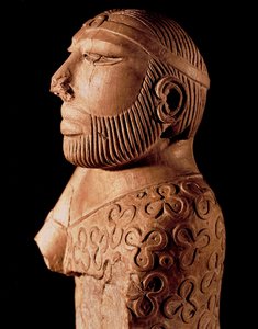 インダス渓谷の文明：王の僧侶の木製胸像。紀元前2000年頃。パキスタンのモヘンジョ・ダロのサイトより。パキスタン国立博物館（カラチ）。