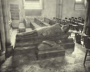 ダブリンのクライスト・チャーチにあるストロングボウ・モニュメント（モノクロ写真