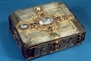 ティペラリー州ロラからのストウミサールの神殿、1026〜33年（半貴石が埋め込まれた金属）