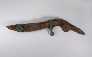 恐らくショプロン、ハンガリー、鉄器時代（鉄と木）の鞘が残っている大きなナイフ