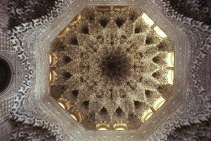 アベンセラヘスのホールの天井 作： Islamic School