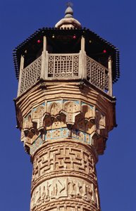 セムナンミナレット（レンガ）の上部にある精巧なレンガ 作： Islamic School