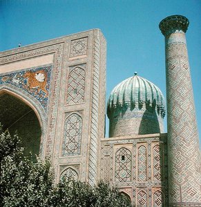 Shirdar Madrasaのファサード、ティムール朝時代、リゲスタン広場、c.1619-35
