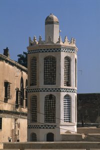 モスクのミナレット、Deyの宮殿 作： Islamic School
