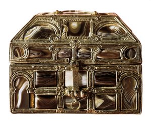モザラビ美術：木、メノウ、銀製のメノウの箱。11世紀 サン・イシドーロのリアル・コレジャータより。レオンマドリード考古学博物館（スペイン