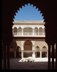 ムデハル美術：乙女の中庭の様子 作： Islamic School