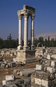 ウマイヤ朝時代のテトラピロン（661-750） 作： Islamic School