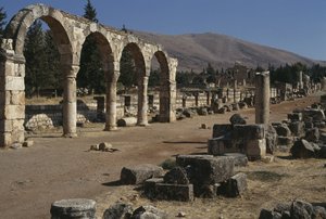 通りと列柱の眺め、ウマイヤ朝時代（661-750） 作： Islamic School