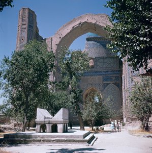 中庭の眺め、1399-1404 作： Islamic School