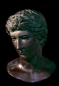 オリーブの冠をかぶった勝者のアスリートのブロンズヘッド。イタリア、ベネベント出土。紀元前5世紀パリ、ルーブル美術館 作： Italian Peninsula