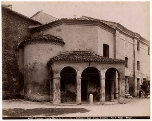 イタリア、エミリア＝ロマーニャ州ラヴェンナ、コスメディンの聖マリア教会またはアリアンの洗礼堂、ボローニャ、ピエトロ・ポッピ撮影、約1900年 作： Italian Photographer