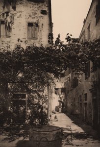 コルテドルフィンアカステッロ、1892年 作： Italian Photographer