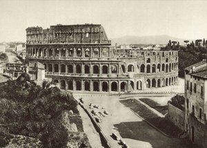 フラウィウス円形劇場またはコロシアム 作： Italian Photographer
