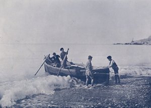 イタリア。Bordighera、港に戻る漁師たち（モノクロ写真 作： Italian Photographer