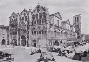 イタリア大聖堂（フェラーラ）（モノクロ写真 作： Italian Photographer
