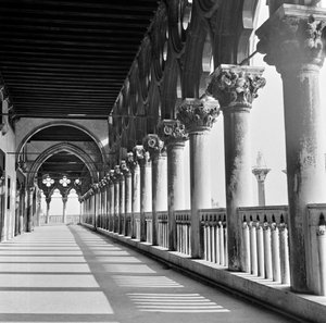 ヴェネツィア、パラッツォ・ドゥカーレのロッジア 1960年頃（モノクロ写真 作： Italian Photographer