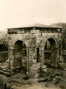 修復後のマルクス・アウレリウス・アーチ（リビア・トリポリ 作： Italian Photographer