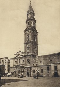 ナポリ：カルミネ教会とカルミネ広場（白黒写真 作： Italian Photographer
