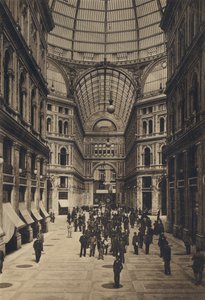 ナポリインテルノ・ガレリア・ウンベルトI（モノクロ写真 作： Italian Photographer