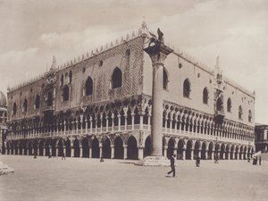 ドージェの宮殿（モノクロ写真 作： Italian Photographer