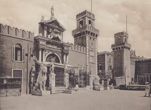 Royal Maritime Arsenal (モノクロ写真) 作： Italian Photographer