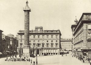 コロンナ広場 作： Italian Photographer