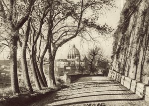 ヤニクルスから見たセントピーターズ 作： Italian Photographer