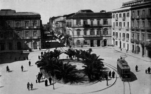 タラント、ジョルダーノ・ブルーノ広場（モノクロ写真 作： Italian Photographer
