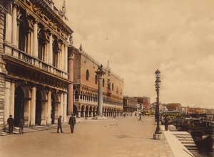 ヴェネツィア / ヴェネツィア: 庭園のモロ（カラー写真） 作： イタリアの写真家